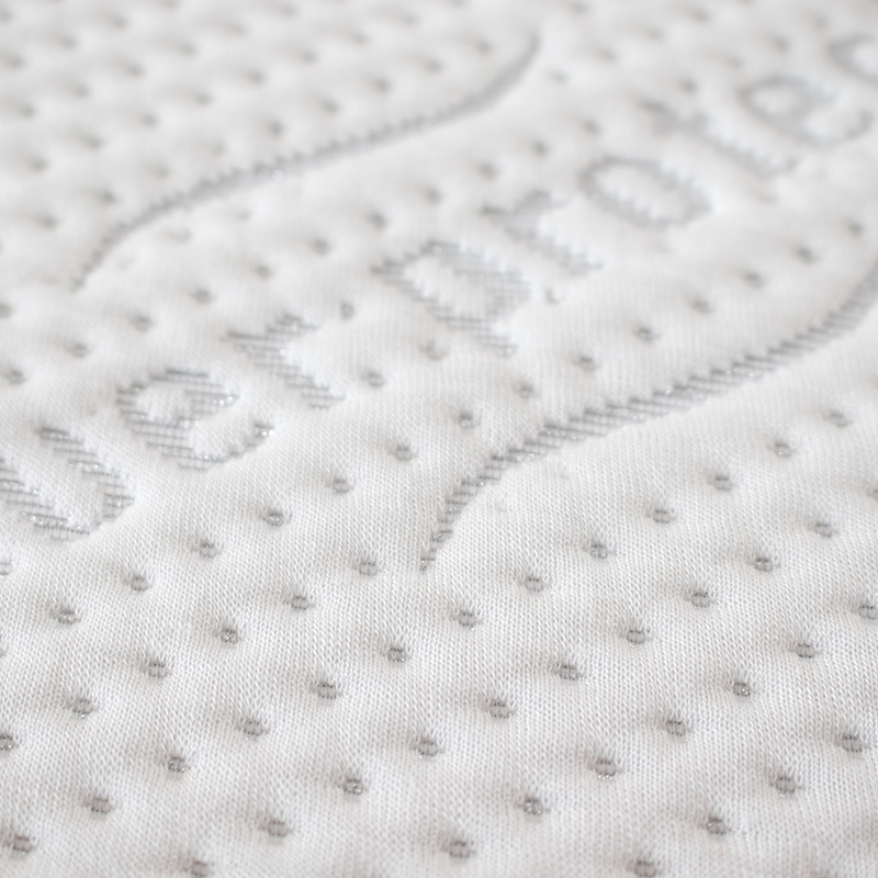 خيوط مضادة للبكتيريا وأقمشة صديقة للحيوانات الأليفة