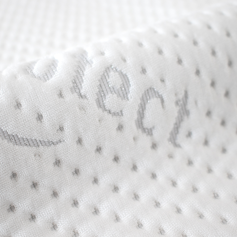 خيوط مضادة للبكتيريا وأقمشة صديقة للحيوانات الأليفة