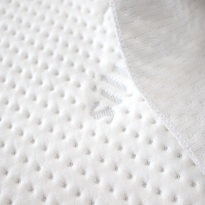 خيوط مضادة للبكتيريا وأقمشة صديقة للحيوانات الأليفة