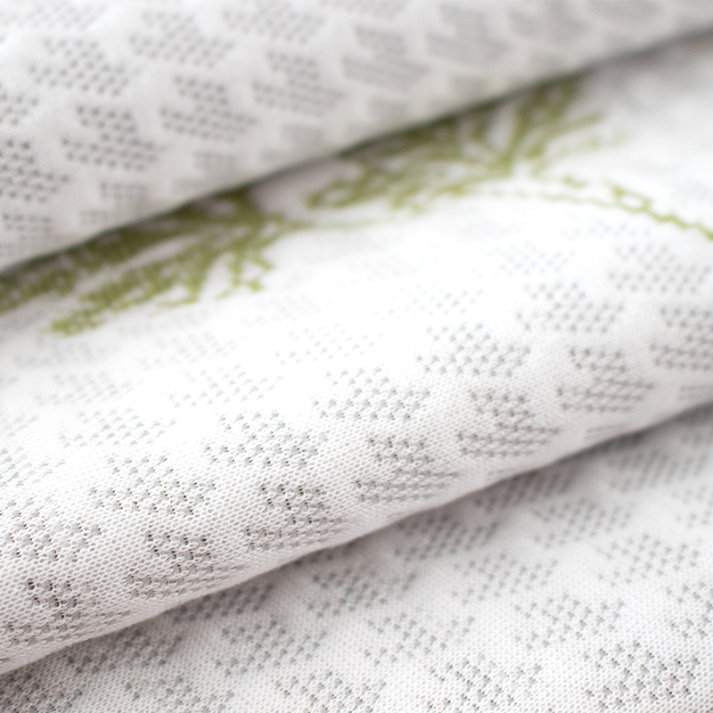 خيوط مضادة للبكتيريا وأقمشة صديقة للحيوانات الأليفة